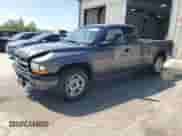 2002 Dodge Dakota Sport z VIN 1B7GL32XX2S588725, wystawiony jako Copart lot #65541345 z przebiegiem 205 568 mil mil oraz Szkoda całkowita • Salvage title. Historia ofert i sprzedaży dostępna na DreamBid. Obrazek 1.