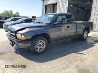 2002 Dodge Dakota Sport z VIN 1B7GL32XX2S588725, wystawiony jako Copart lot #65541345 z przebiegiem 205 568 mil mil oraz Szkoda całkowita • Salvage title. Historia ofert i sprzedaży dostępna na DreamBid. Obrazek 1.