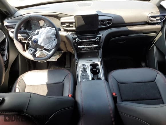 ✅ 2024 Ford Explorer ST-Line • VIN: 1FMSK8KH6RGA77749 • Lot: 56737785. Listed on Copart with 9,857 mi. Free auction sales archive from the USA and detailed vehicle history report at DreamBid. Image 8.