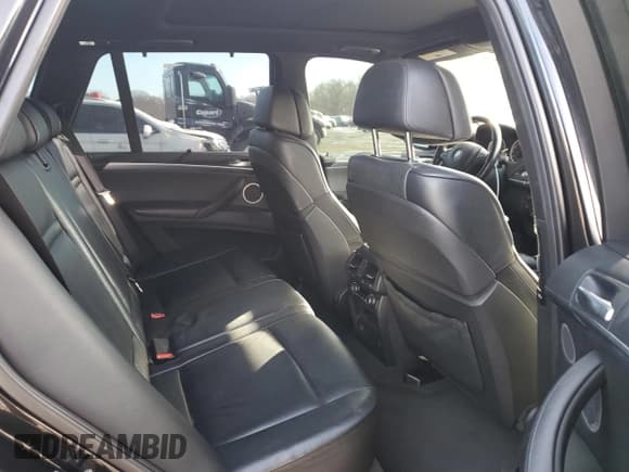 ✅ 2012 BMW X5 M • VIN: 5YMGY0C51CLK27299 • Лот: 45327545. Опубликован ранее на Copart с пробегом 146 072 миль. Бесплатный доступ к архиву аукционных продаж из США и подробный отчёт об истории автомобиля на DreamBid. Изображение 11.