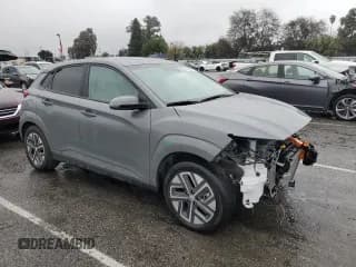 ✅ 2023 Hyundai Kona SE • VIN: KM8K23AG8PU183713 • Лот: 41523824. Опубликован ранее на Copart с пробегом 6 698 миль. Бесплатный доступ к архиву аукционных продаж из США и подробный отчёт об истории автомобиля на DreamBid. Изображение 4.