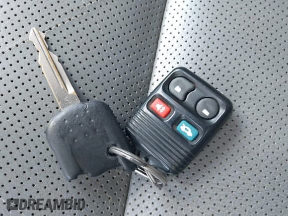 ✅ 2006 Mercury Montego Premier • VIN: 1MEFM421X6G608845 • Лот: 42417701. Опубликован ранее на IAAI с пробегом 135 648 миль. Бесплатный доступ к архиву аукционных продаж из США и подробный отчёт об истории автомобиля на DreamBid. Изображение 11.