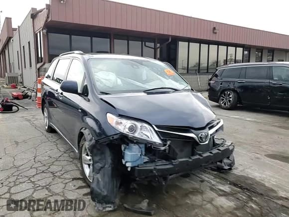 ✅ 2020 Toyota Sienna LE • VIN: 5TDJZ3DC2LS246596 • Lot: 82495544. Listed on Copart with Not provided. Free auction sales archive from the USA and detailed vehicle history report at DreamBid. Image 11.