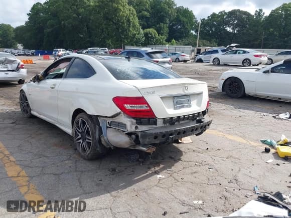 ✅ 2014 Mercedes-Benz C 250 • VIN: WDDGJ4HB8EG299122 • Lot: 42983661. Listed on IAAI with 93,503 mi. Free auction sales archive from the USA and detailed vehicle history report at DreamBid. Image 3.