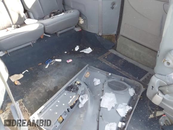 ✅ 2004 Dodge Caravan EX • VIN: 2D4GP74L44R553529 • Lot: 42026342. Listed on IAAI with Not provided. Free auction sales archive from the USA and detailed vehicle history report at DreamBid. Image 8.