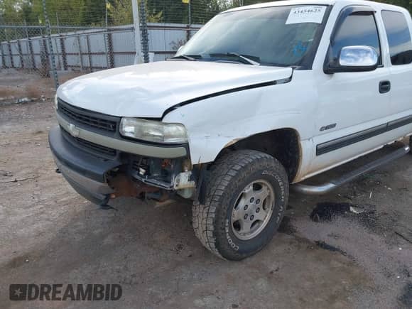 1999 Chevrolet Silverado 1500 LS z VIN 1GCEK19T6XE177409, wystawiony jako IAAI lot #43454625 z przebiegiem 206 574 mil mil oraz . Historia ofert i sprzedaży dostępna na DreamBid. Obrazek 6.