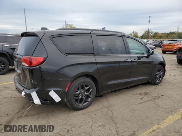 ✅ 2018 Chrysler Pacifica Touring L Plus • VIN: 2C4RC1EG1JR332580 • Lot: 86486035. Listed on Copart with 100,125 mi. Free auction sales archive from the USA and detailed vehicle history report at DreamBid. Image 3.