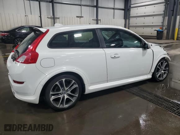 ✅ 2011 Volvo C30 • VIN: YV1672MK2B2208301 • Lot: 87397055. Wystawiony na Copart z przebiegiem 175 329 mil. Bezpłatny archiwum sprzedaży aukcyjnych z USA i szczegółowy raport historii pojazdu na DreamBid. Zdjęcie 3.
