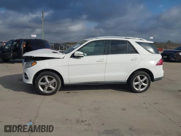 ✅ 2017 Mercedes-Benz GLE 350 • VIN: 4JGDA5JB1HA910897 • Лот: 43772320. Опубликован ранее на IAAI с пробегом 155 188 миль. Бесплатный доступ к архиву аукционных продаж из США и подробный отчёт об истории автомобиля на DreamBid. Изображение 14.
