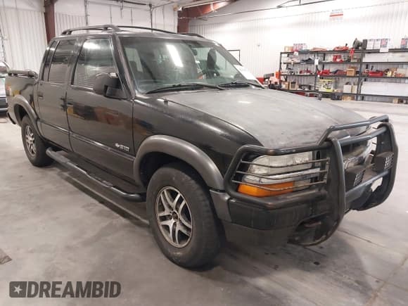 ✅ 2002 Chevrolet S-10 LS • VIN: 1GCDT13W72K179577 • Лот: 42138741. Опубликован ранее на IAAI с пробегом 173 303 миль. Бесплатный доступ к архиву аукционных продаж из США и подробный отчёт об истории автомобиля на DreamBid. Изображение 1.