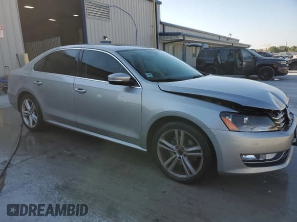 ✅ 2012 Volkswagen Passat SEL Premium • VIN: 1VWCN7A32CC053931 • Лот: 86692985. Опубликован ранее на Copart с пробегом 150 407 миль. Бесплатный доступ к архиву аукционных продаж из США и подробный отчёт об истории автомобиля на DreamBid. Изображение 4.