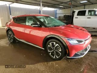 ✅ 2023 Kia EV6 Wind • VIN: KNDC34LA4P5157611 • Lot: 92691165. Wystawiony na Copart z przebiegiem 45 613 mil. Bezpłatny archiwum sprzedaży aukcyjnych z USA i szczegółowy raport historii pojazdu na DreamBid. Zdjęcie 4.