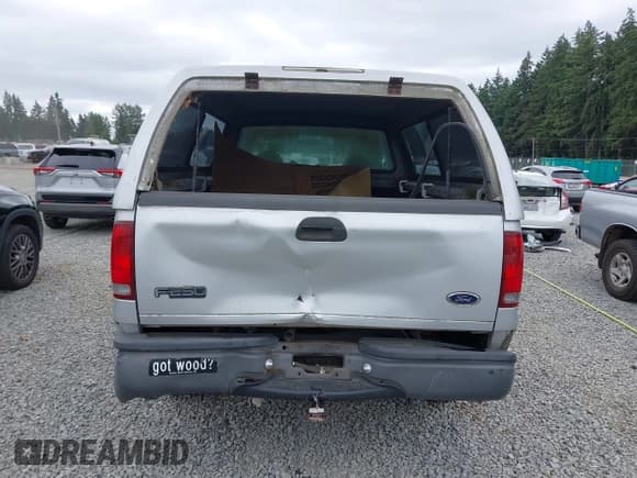 ✅ 1999 Ford F-250 XL • VIN: 1FTNX21F2XEA78602 • Lot: 42483332. Listed on IAAI with 233,502 mi. Free auction sales archive from the USA and detailed vehicle history report at DreamBid. Image 16.