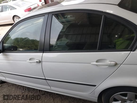 ✅ 2005 BMW 3 Series 325i • VIN: WBAEV33425KX11263 • Lot: 42656886. Listed on IAAI with 146,361 mi. Free auction sales archive from the USA and detailed vehicle history report at DreamBid. Image 14.