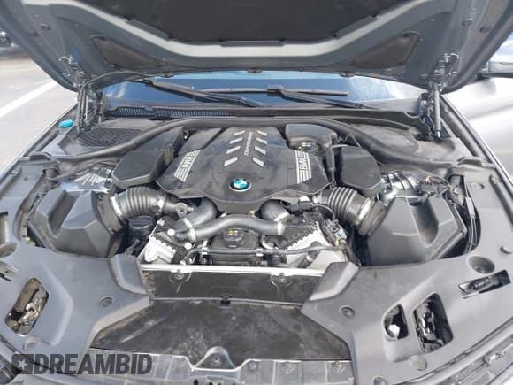 ✅ 2023 BMW 5 Series M550i xDrive • VIN: WBA13BK06PCM13678 • Lot: 43017337. Wystawiony na IAAI z przebiegiem 22 213 mil. Bezpłatny archiwum sprzedaży aukcyjnych z USA i szczegółowy raport historii pojazdu na DreamBid. Zdjęcie 10.