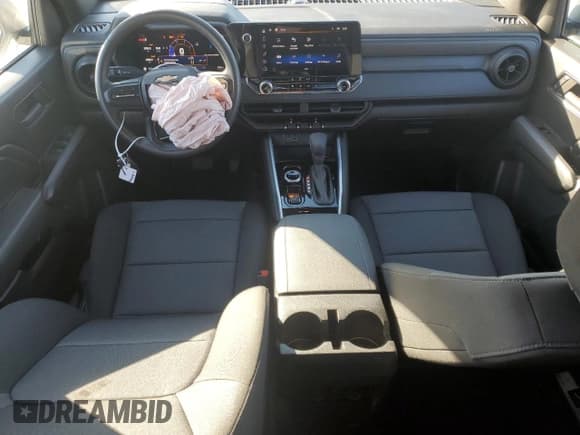 ✅ 2024 Chevrolet Colorado 4WD Work Truck • VIN: 1GCGTBEC2R1104825 • Лот: 82832594. Опубликован ранее на Copart с пробегом 1 010 миль. Бесплатный доступ к архиву аукционных продаж из США и подробный отчёт об истории автомобиля на DreamBid. Изображение 8.