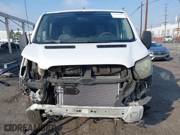 ✅ 2015 Ford Transit Cargo • VIN: 1FTYR1ZM7FKB05121 • Лот: 41461900. Опубликован ранее на IAAI с пробегом 190 821 миль. Бесплатный доступ к архиву аукционных продаж из США и подробный отчёт об истории автомобиля на DreamBid. Изображение 6.