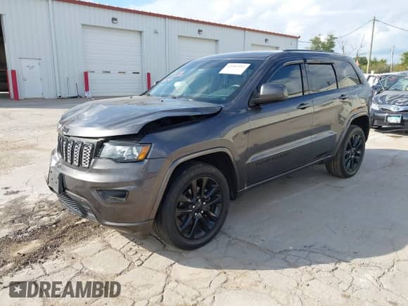 2018 Jeep Grand Cherokee Altitude z VIN 1C4RJFAG6JC312892, wystawiony jako IAAI lot #43382592 z przebiegiem 54 779 mil mil oraz . Historia ofert i sprzedaży dostępna na DreamBid. Obrazek 17.