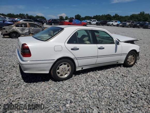 ✅ 1998 Mercedes-Benz C 230/260/280/320 • VIN: WDBHA23G0WA608980 • Lot: 64308315. Wystawiony na Copart z przebiegiem 176 172 mil. Bezpłatny archiwum sprzedaży aukcyjnych z USA i szczegółowy raport historii pojazdu na DreamBid. Zdjęcie 3.