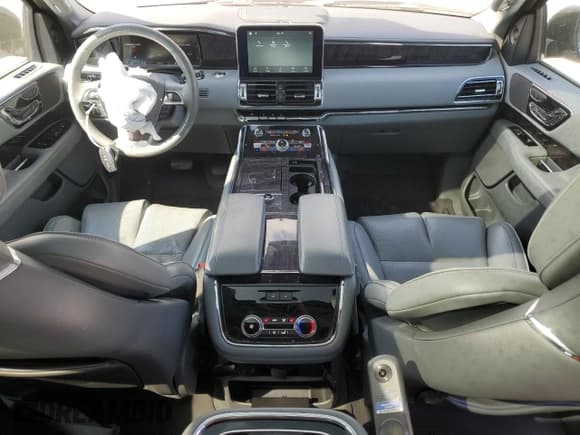 ✅ 2018 Lincoln Navigator Reserve • VIN: 5LMJJ2LT5JEL20463 • Lot: 84065775. Wystawiony na Copart z przebiegiem 83 200 mil. Bezpłatny archiwum sprzedaży aukcyjnych z USA i szczegółowy raport historii pojazdu na DreamBid. Zdjęcie 8.