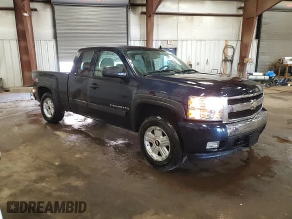 ✅ 2007 Chevrolet Silverado 1500 1LT • VIN: 1GCEK19067Z522663 • Lot: 86630995. Wystawiony na Copart z przebiegiem 102 683 mil. Bezpłatny archiwum sprzedaży aukcyjnych z USA i szczegółowy raport historii pojazdu na DreamBid. Zdjęcie 4.