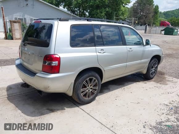 2006 Toyota Highlander z VIN JTEGD21AX60139594, wystawiony jako IAAI lot #42473393 z przebiegiem 210 409 mil mil oraz . Historia ofert i sprzedaży dostępna na DreamBid. Obrazek 4.