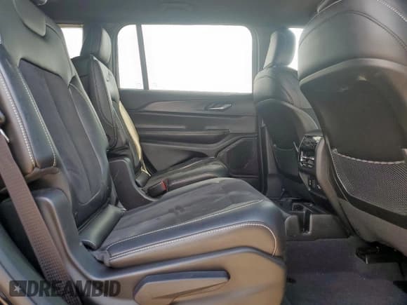 ✅ 2023 Jeep Grand Cherokee Altitude • VIN: 1C4RJJAGXP8795835 • Lot: 66524195. Wystawiony na Copart z przebiegiem 44 606 mil. Bezpłatny archiwum sprzedaży aukcyjnych z USA i szczegółowy raport historii pojazdu na DreamBid. Zdjęcie 11.