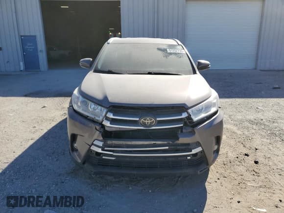 ✅ 2019 Toyota Highlander XLE • VIN: 5TDKZRFH7KS560789 • Lot: 91252735. Wystawiony na Copart z przebiegiem 177 087 mil. Bezpłatny archiwum sprzedaży aukcyjnych z USA i szczegółowy raport historii pojazdu na DreamBid. Zdjęcie 5.