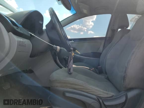 2013 Hyundai Accent GLS с VIN KMHCT4AE6DU398461, выставлен на аукционе Copart как лот 82005835 с пробегом 265 517 миль миль и Списание • Salvage title. История ставок и продаж доступна на DreamBid. Изображение 7.