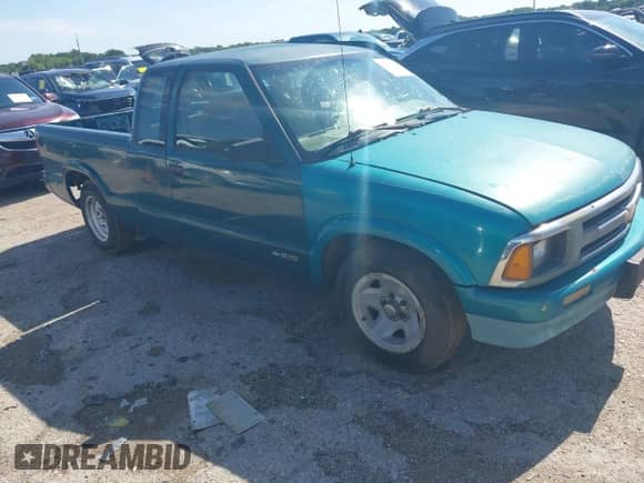 1997 Chevrolet S-10 LS с VIN 1GCCS1941V8102144, выставлен на аукционе IAAI как лот 42436763 с пробегом 156 332 миль миль и . История ставок и продаж доступна на DreamBid. Изображение 1.