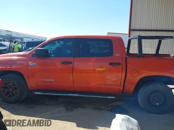 ✅ 2017 Toyota Tundra SR5 • VIN: 5TFEW5F19HX228776 • Лот: 43440954. Опубликован ранее на IAAI с пробегом 188 561 миль. Бесплатный доступ к архиву аукционных продаж из США и подробный отчёт об истории автомобиля на DreamBid. Изображение 14.