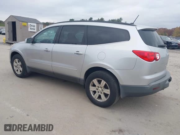 ✅ 2011 Chevrolet Traverse 1LT • VIN: 1GNKVGED9BJ215783 • Lot: 43523570. Wystawiony na IAAI z przebiegiem 271 706 mil. Bezpłatny archiwum sprzedaży aukcyjnych z USA i szczegółowy raport historii pojazdu na DreamBid. Zdjęcie 3.