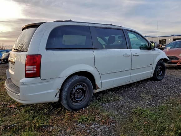 ✅ 2008 Chrysler Town & Country Touring • VIN: 2A8HR54P78R774852 • Lot: 94418705. Listed on Copart with 198,919 mi. Free auction sales archive from the USA and detailed vehicle history report at DreamBid. Image 3.