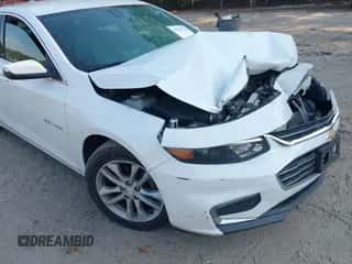 2016 Chevrolet Malibu LT z VIN 1G1ZE5ST1GF210670, wystawiony jako IAAI lot #43239722 z przebiegiem 132 697 mil mil oraz . Historia ofert i sprzedaży dostępna na DreamBid. Obrazek 6.