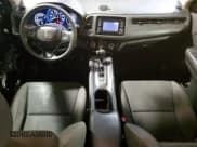 ✅ 2019 Honda HR-V LX • VIN: 3CZRU6H32KG728523 • Lot: 89623865. Wystawiony na Copart z przebiegiem 88 676 mil. Bezpłatny archiwum sprzedaży aukcyjnych z USA i szczegółowy raport historii pojazdu na DreamBid. Zdjęcie 8.