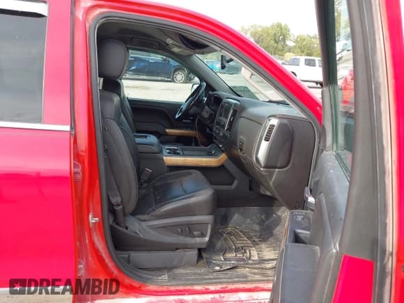 ✅ 2018 Chevrolet Silverado 1500 LTZ • VIN: 3GCUKSEC9JG328282 • Lot: 43266149. Wystawiony na IAAI z przebiegiem 188 401 mil. Bezpłatny archiwum sprzedaży aukcyjnych z USA i szczegółowy raport historii pojazdu na DreamBid. Zdjęcie 5.