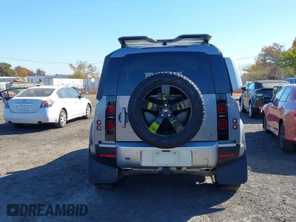 ✅ 2022 Land Rover Defender S • VIN: SALEJ7RX4N2097686 • Lot: 40668510. Listed on IAAI with 55,966 mi. Free auction sales archive from the USA and detailed vehicle history report at DreamBid. Image 16.