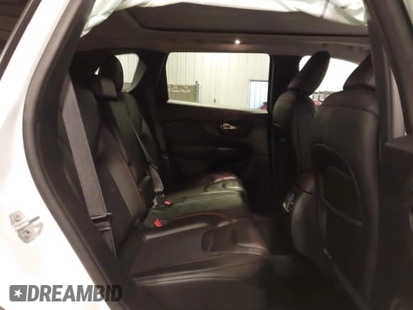 ✅ 2022 Jeep Cherokee Trailhawk • VIN: 1C4PJMBX9ND504737 • Lot: 42253723. Listed on IAAI with 25,235 mi. Free auction sales archive from the USA and detailed vehicle history report at DreamBid. Image 8.