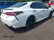 2022 Toyota Camry SE z VIN 4T1G11AK0NU054329, wystawiony jako IAAI lot #42342363 z przebiegiem 105 909 mil mil oraz . Historia ofert i sprzedaży dostępna na DreamBid. Obrazek 4.