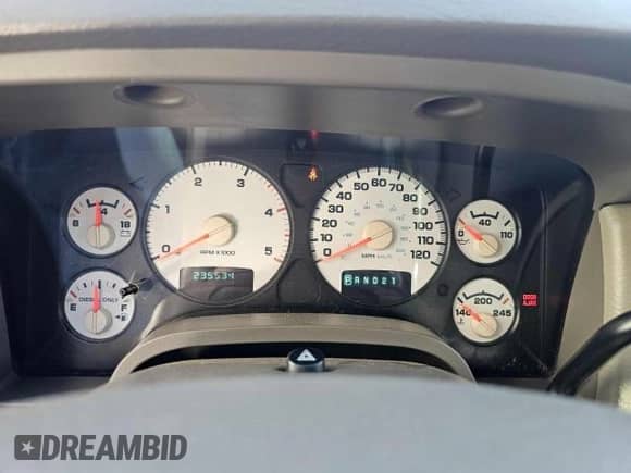 2005 Dodge 3500 SLT z VIN 3D7LS38C65G802973, wystawiony jako Copart lot #82492764 z przebiegiem 235 534 mil mil oraz Czysty tytuł • Clean title. Historia ofert i sprzedaży dostępna na DreamBid. Obrazek 8.