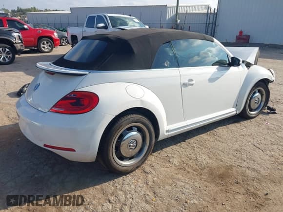 ✅ 2013 Volkswagen Beetle 2.5L • VIN: 3VW5X7AT0DM803667 • Lot: 43412543. Wystawiony na IAAI z przebiegiem Nie podano. Bezpłatny archiwum sprzedaży aukcyjnych z USA i szczegółowy raport historii pojazdu na DreamBid. Zdjęcie 4.