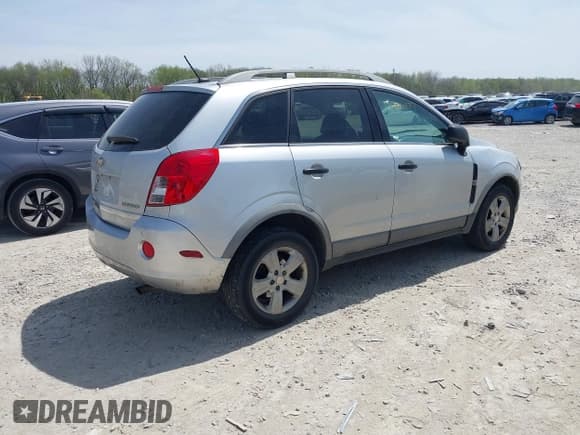 ✅ 2014 Chevrolet Captiva Sport LS • VIN: 3GNAL1EKXES638999 • Lot: 42106177. Wystawiony na IAAI z przebiegiem 190 271 mil. Bezpłatny archiwum sprzedaży aukcyjnych z USA i szczegółowy raport historii pojazdu na DreamBid. Zdjęcie 4.
