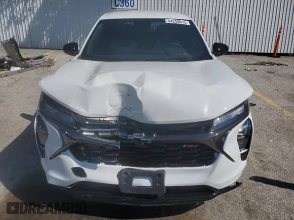 2025 Chevrolet Trax 1RS с VIN KL77LGEP9SC156914, выставлен на аукционе Copart как лот 84253015 с пробегом 6 925 миль миль и Списание • Salvage title. История ставок и продаж доступна на DreamBid. Изображение 5.
