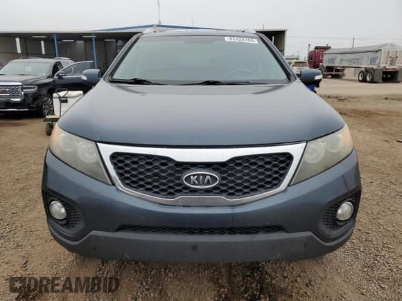 ✅ 2011 Kia Sorento LX • VIN: 5XYKTDA11BG058985 • Лот: 82428165. Опубликован ранее на Copart с пробегом 113 252 миль. Бесплатный доступ к архиву аукционных продаж из США и подробный отчёт об истории автомобиля на DreamBid. Изображение 5.