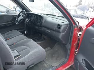 ✅ 1997 Dodge Dakota • VIN: 1B7GG26X1VS208488 • Lot: 40952432. Wystawiony na IAAI z przebiegiem 114 791 mil. Bezpłatny archiwum sprzedaży aukcyjnych z USA i szczegółowy raport historii pojazdu na DreamBid. Zdjęcie 5.