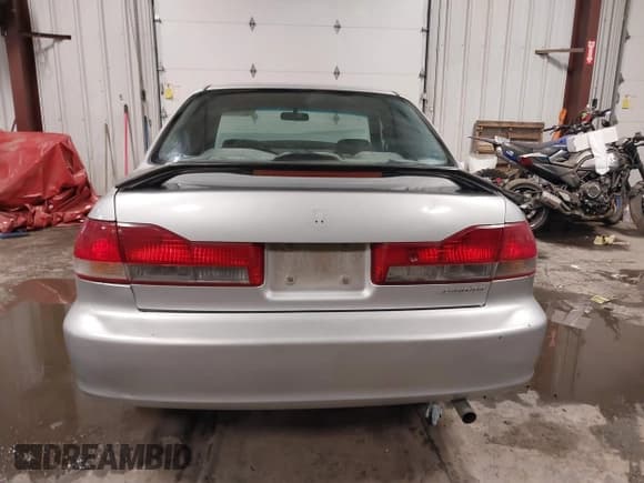 ✅ 2001 Honda Accord LX • VIN: 1HGCG55421A079332 • Lot: 41615662. Wystawiony na IAAI z przebiegiem 254 314 mil. Bezpłatny archiwum sprzedaży aukcyjnych z USA i szczegółowy raport historii pojazdu na DreamBid. Zdjęcie 17.