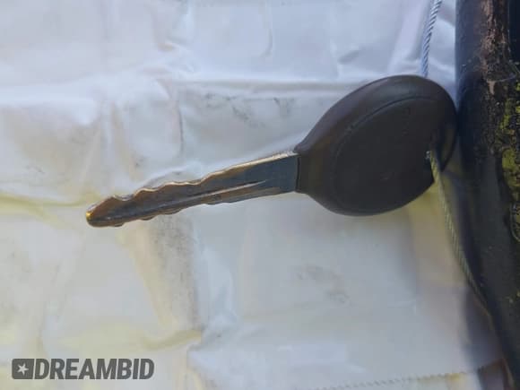 ✅ 2006 Chrysler Sebring • VIN: 1C3EL46X16N102531 • Lot: 43003337. Wystawiony na IAAI z przebiegiem 154 678 mil. Bezpłatny archiwum sprzedaży aukcyjnych z USA i szczegółowy raport historii pojazdu na DreamBid. Zdjęcie 11.