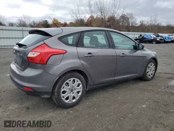 ✅ 2012 Ford Focus SE • VIN: 1FAHP3K25CL259722 • Lot: 92154865. Wystawiony na Copart z przebiegiem 26 506 mil. Bezpłatny archiwum sprzedaży aukcyjnych z USA i szczegółowy raport historii pojazdu na DreamBid. Zdjęcie 3.