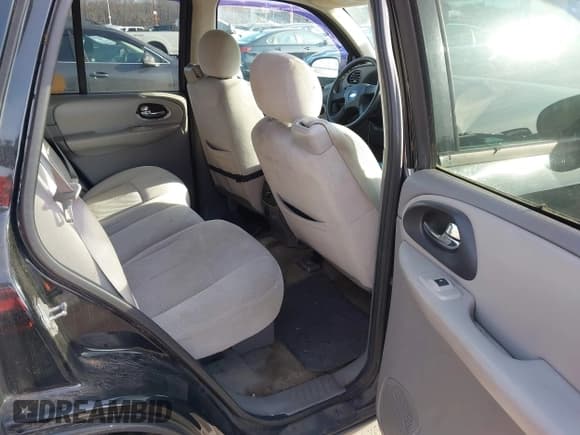 ✅ 2007 Chevrolet TrailBlazer LS • VIN: 1GNDT13S072260335 • Лот: 43888786. Опубликован ранее на IAAI с пробегом 152 100 миль. Бесплатный доступ к архиву аукционных продаж из США и подробный отчёт об истории автомобиля на DreamBid. Изображение 8.