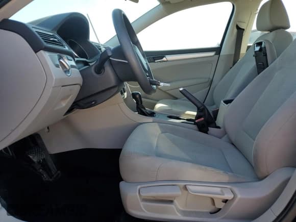 ✅ 2016 Volkswagen Passat S • VIN: 1VWAS7A33GC063700 • Lot: 83875555. Wystawiony na Copart z przebiegiem 61 907 mil. Bezpłatny archiwum sprzedaży aukcyjnych z USA i szczegółowy raport historii pojazdu na DreamBid. Zdjęcie 7.